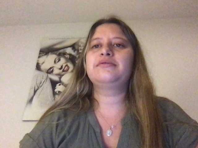 Live sex webcam photo for sophie-black #268946616