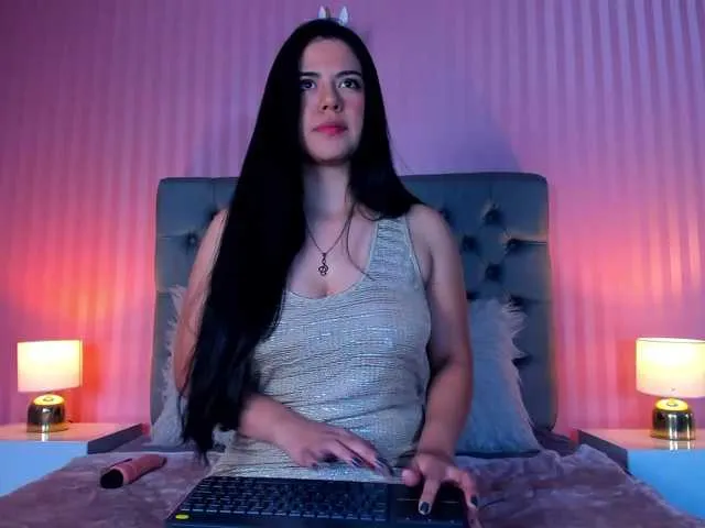 Live sex webcam photo for AnnaiZuker #268961120