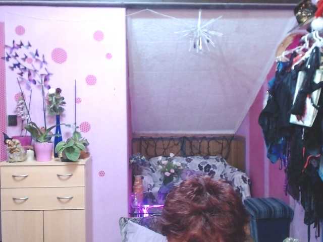 Live sex webcam photo for Elmira63 #268967376