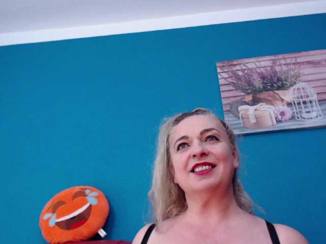 Live sex webcam photo for MilfySophie #268982124