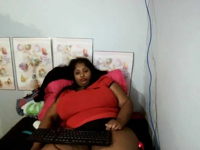 Live sex webcam photo for Indiantasha #287986182