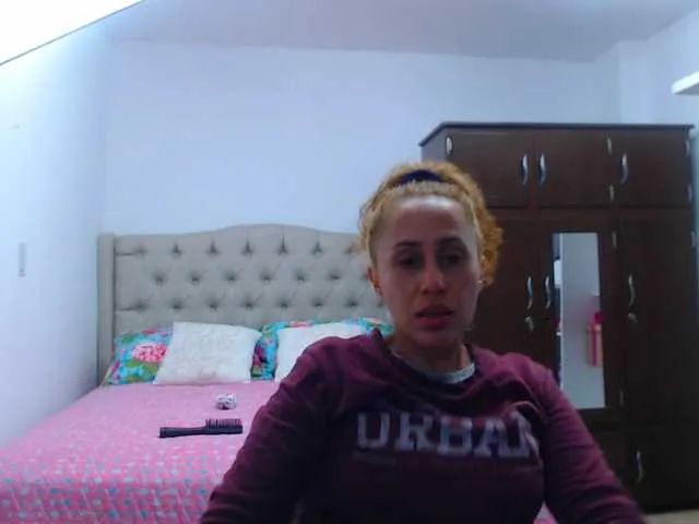 Live sex webcam photo for RoxanaMilf #268968021