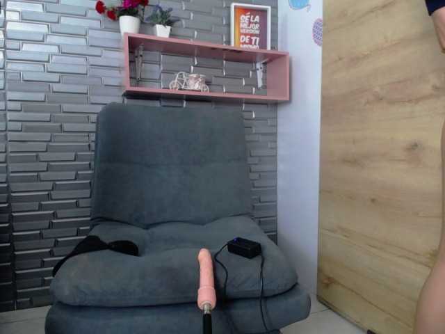 Live sex webcam photo for Allison-pink #268973266