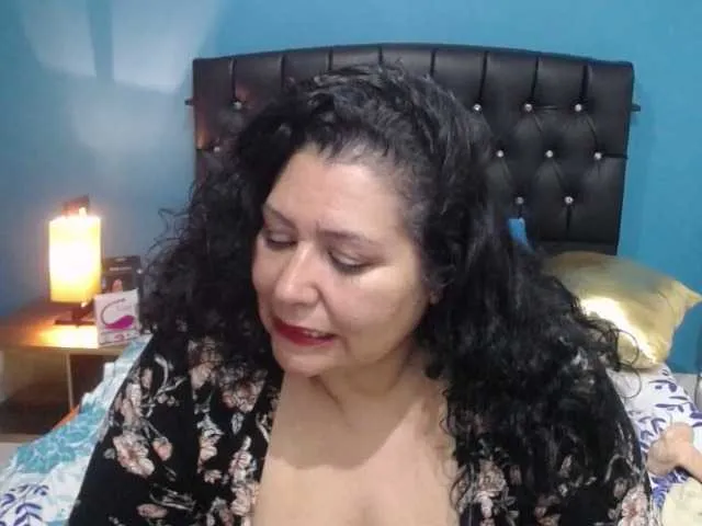 Live sex webcam photo for candystorm01 #268972816