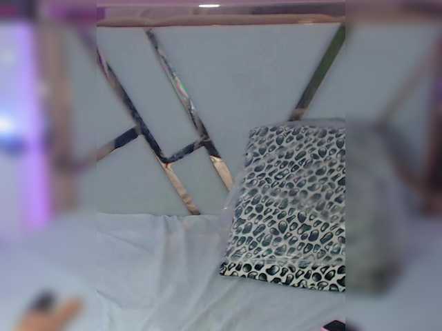 Live sex webcam photo for katysweett #268977232