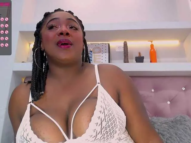 Live sex webcam photo for Agatha-69 #268982380