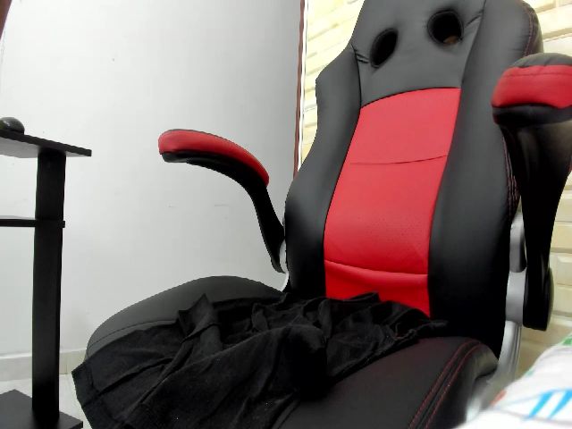 Live sex webcam photo for Roxana_06 #268986448