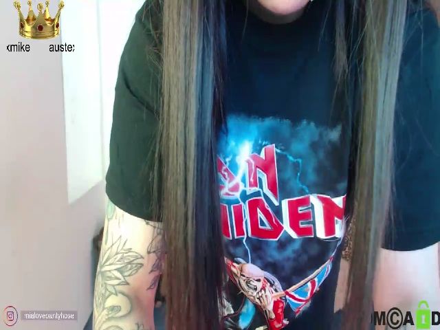 Live sex webcam photo for Miahot21 #268984269