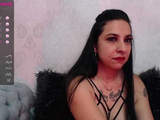 Live sex webcam photo for MarthaRossi #268982609