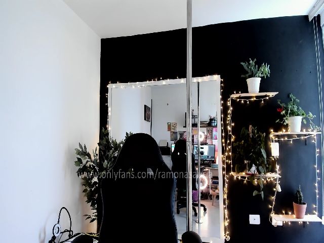 Live sex webcam photo for Ramonarios #268980418