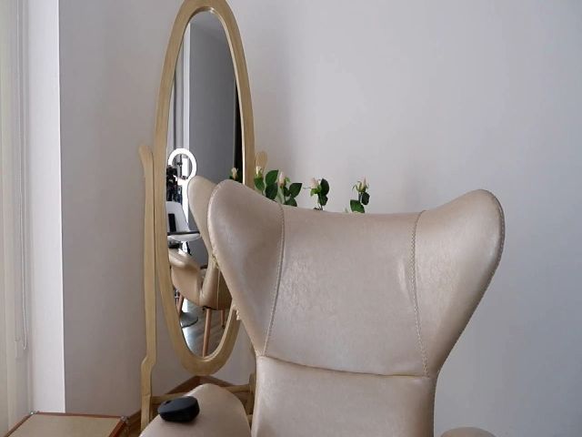 Live sex webcam photo for Anne_boleyn_ #268984880