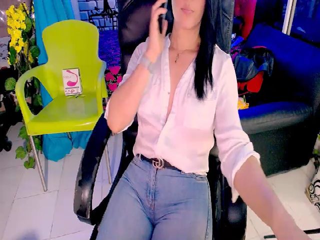 Live sex webcam photo for Sashabreck #287860222