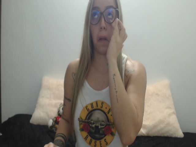 Live sex webcam photo for MackenzieJoe #268975378