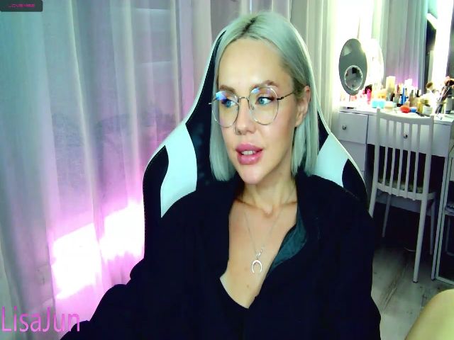 Live sex webcam photo for LisaJun #268978953