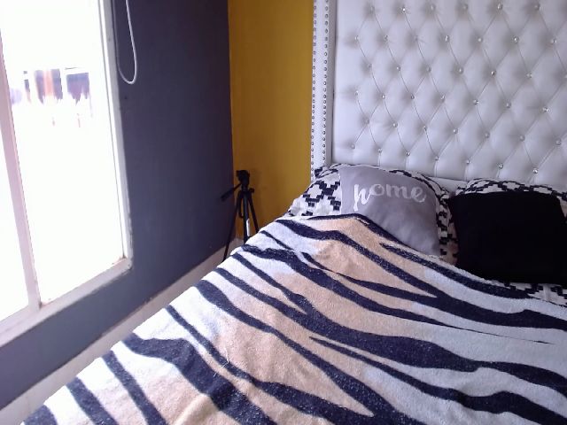Live sex webcam photo for Evelyn_Evelyn #268983876