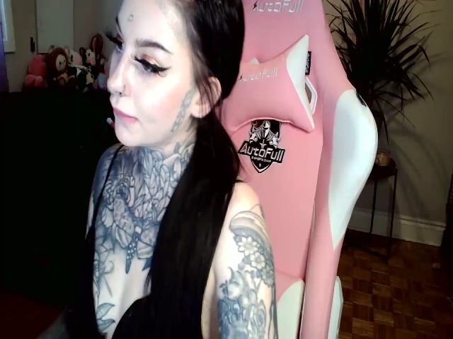 Live sex webcam photo for TATTOOBAMBI #268986027