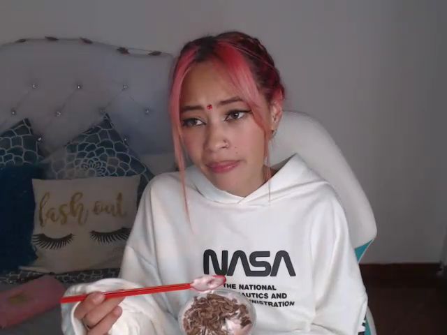 Live sex webcam photo for Charlotteh0 #268969187