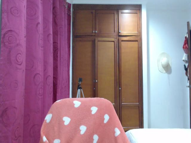 Live sex webcam photo for CristySavoy #268974641