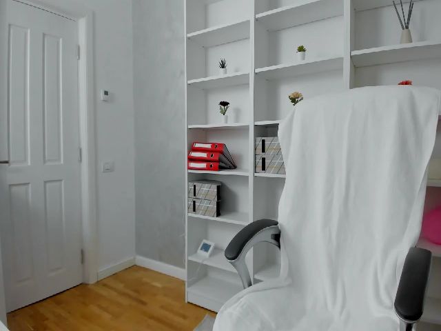 Live sex webcam photo for VanessaCroft #268970015