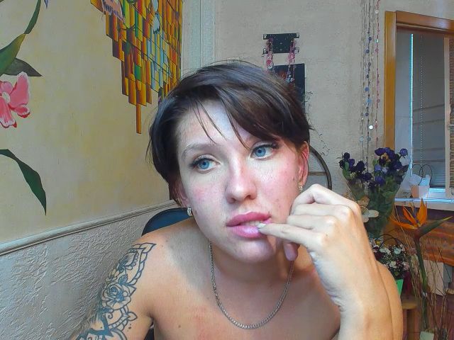 Live sex webcam photo for Reginasmilee #268975524