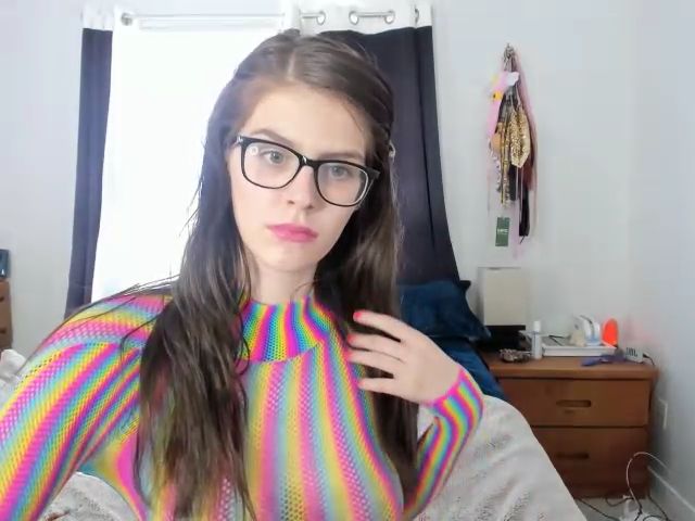 Live sex webcam photo for Meganholly00 #268986204