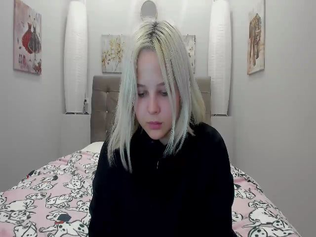 Live sex webcam photo for Helokit #268974531