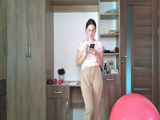 Live sex webcam photo for MisssSun #268975976