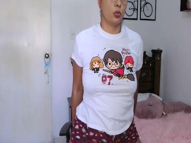 Live sex webcam photo for Cailyn_Hot1 #268978796