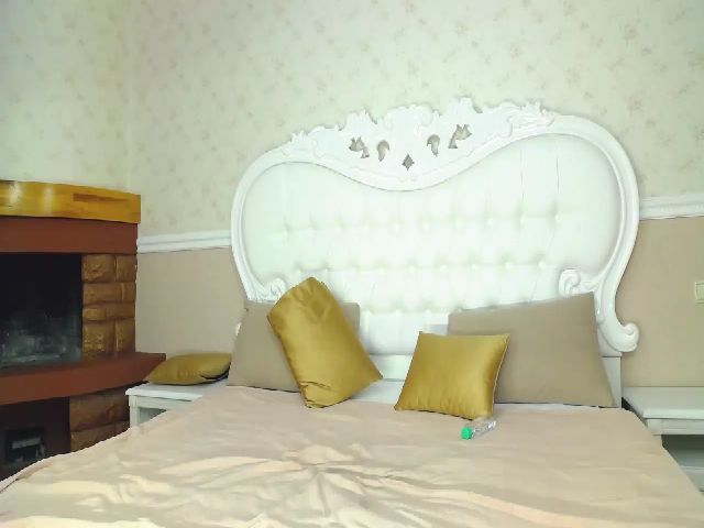 Live sex webcam photo for KellySexyLegs #268979018