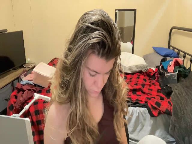 Live sex webcam photo for Trixiegirl3 #268978465