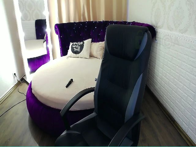 Live sex webcam photo for Red_Bunnyy #268978967