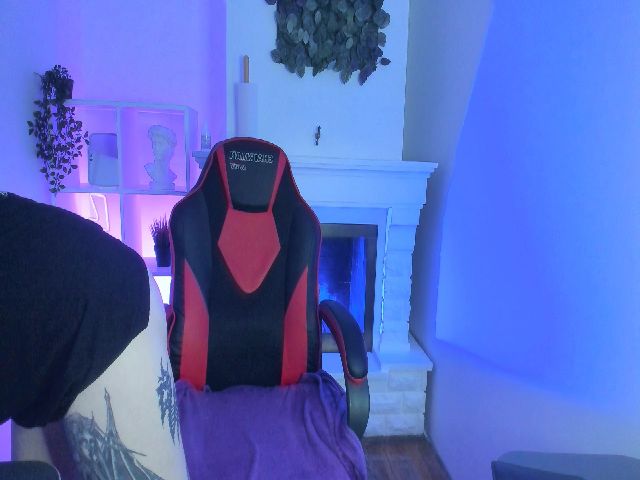 Live sex webcam photo for HelenCarter #268985327