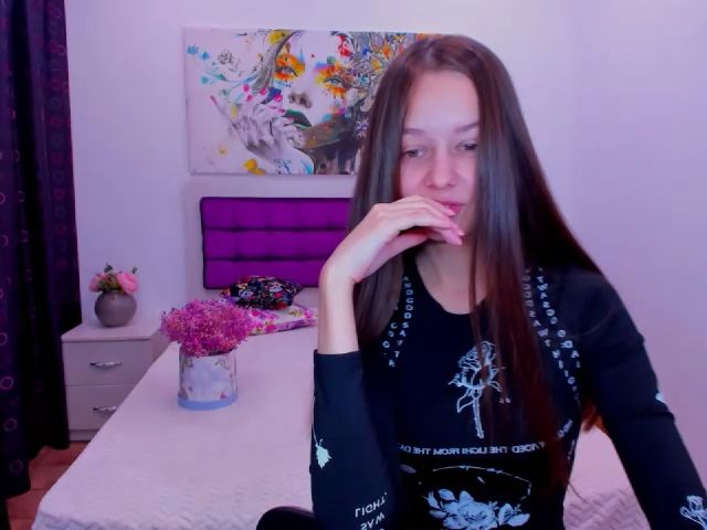 Live sex webcam photo for LianaWild #268971509