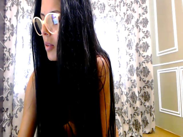 Live sex webcam photo for BlueCarine #268978128