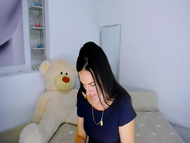 Live sex webcam photo for Laura_Smith #268971583