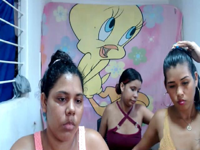 Live sex webcam photo for princesa011 #268984260