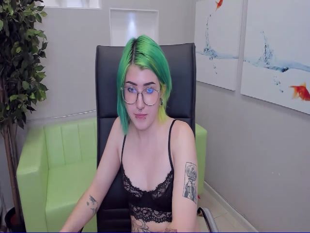 Live sex webcam photo for EllieSmile #268985754