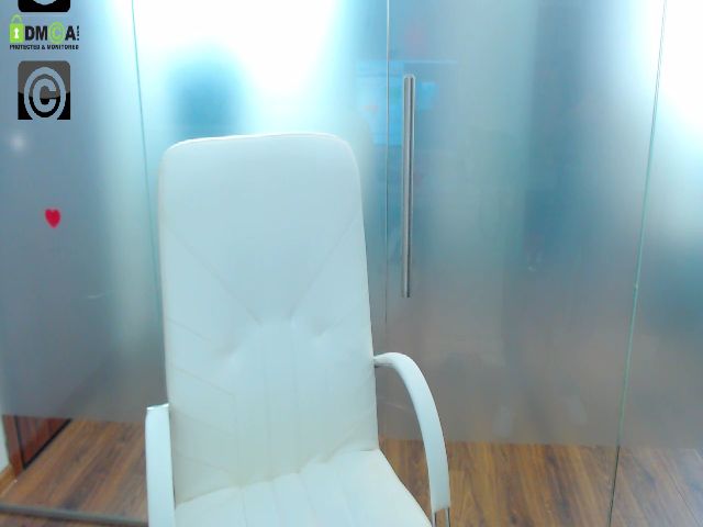 Live sex webcam photo for MiaDyamonde #268975530