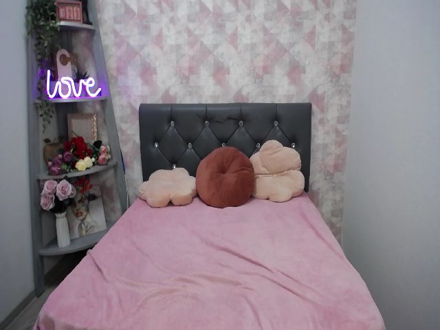 Live sex webcam photo for GiaVegas #268984049