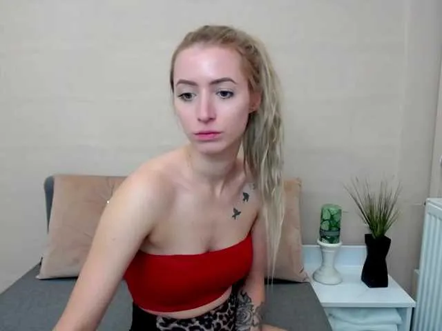 Live sex webcam photo for LoveAngelica #268983002