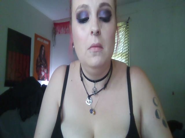 Live sex webcam photo for Weetziebabe #268983039