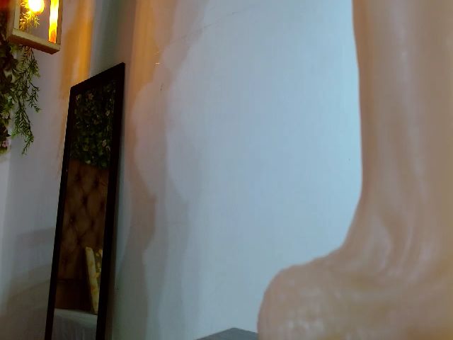 Live sex webcam photo for LinaGSelamy #268978175