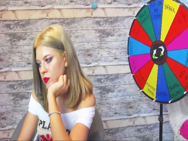 Live sex webcam photo for DesireeEmma #268980758