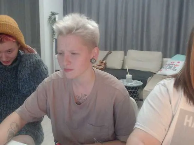 Live sex webcam photo for BugaGirls #268987949