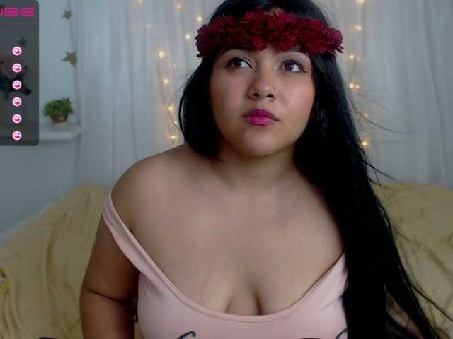 Live sex webcam photo for Charlotte-Lin #268994688