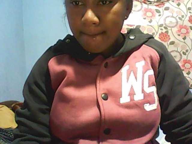 Live sex webcam photo for mybigass15 #268993392