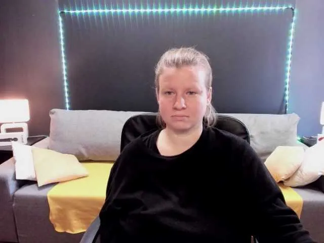 Live sex webcam photo for CoconutLegs #268999143