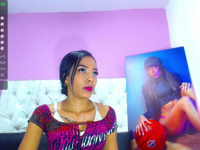 Live sex webcam photo for SammCherry #287929903