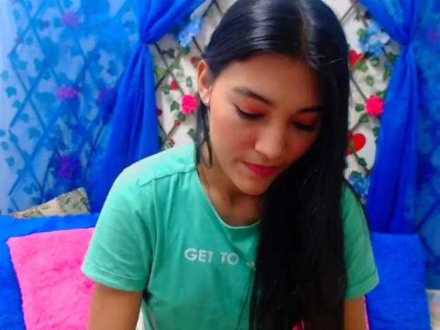 Live sex webcam photo for vikyroxe #268999063