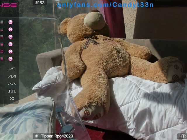 Live sex webcam photo for MissAriana #268998015